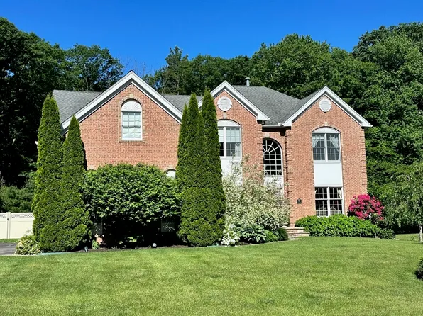 79 Hancock Rd, Franklin, MA 02038