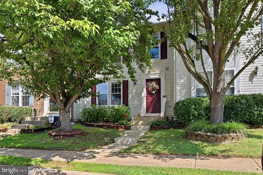 3 bed, 4.0 bath, 2004 sqft, $2,800 — Photo 1