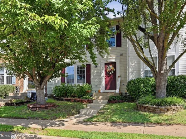 7049 Rogue Forest Ln, Gainesville, VA 20155