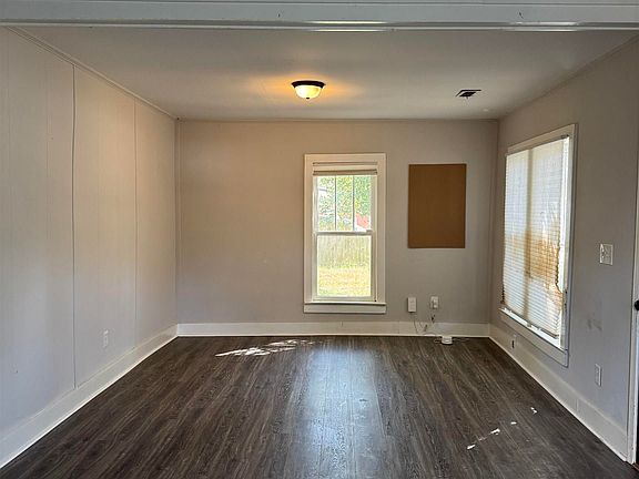 5th image of 3905 Penny St SW