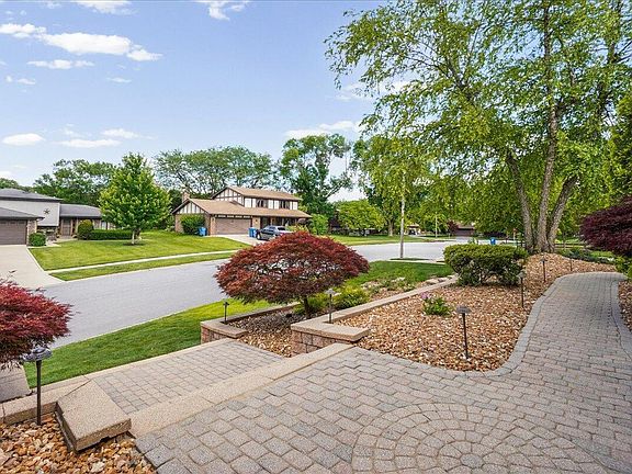 4th image of 547 Heather Ln