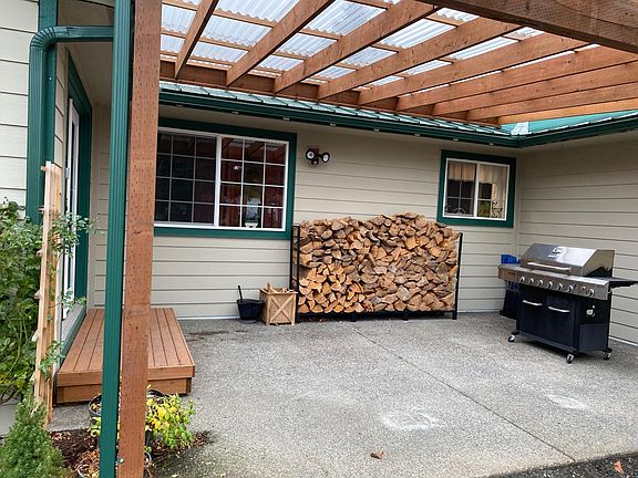 The newly build patio cover keeps you dry and let's in lots of light for relaxing and grilling on the patio