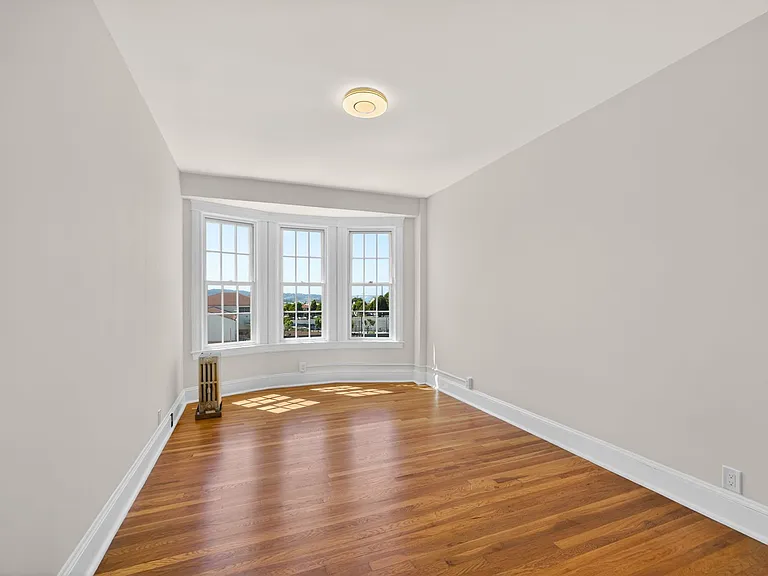 990 Bay St #1114R — Photo 11