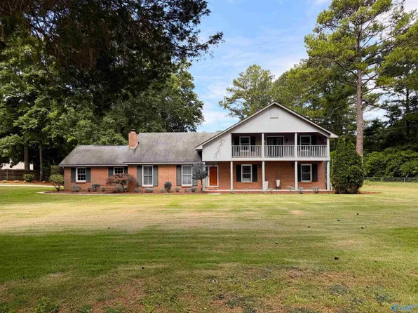 1037 Vestavia Dr SW, Decatur, AL 35603