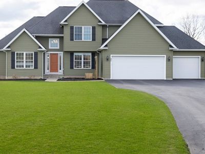 841 Girdle Rd, East Aurora, NY, 14052