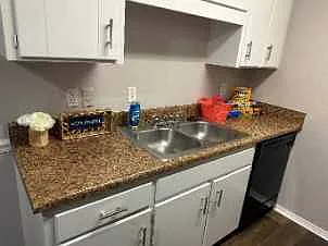 River Retreat Apartments — Photo 18