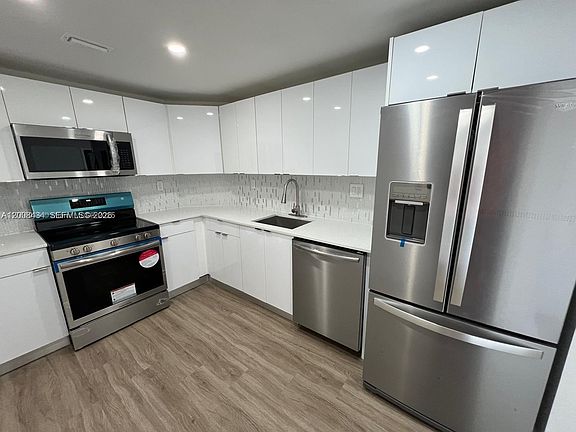 2nd image of 500 Bayview Dr APT 1120