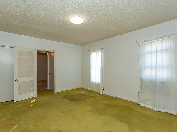 4th image of 2123 Pine Ln