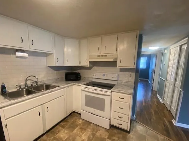 1625 Woodrow Dr #403 — Photo 1