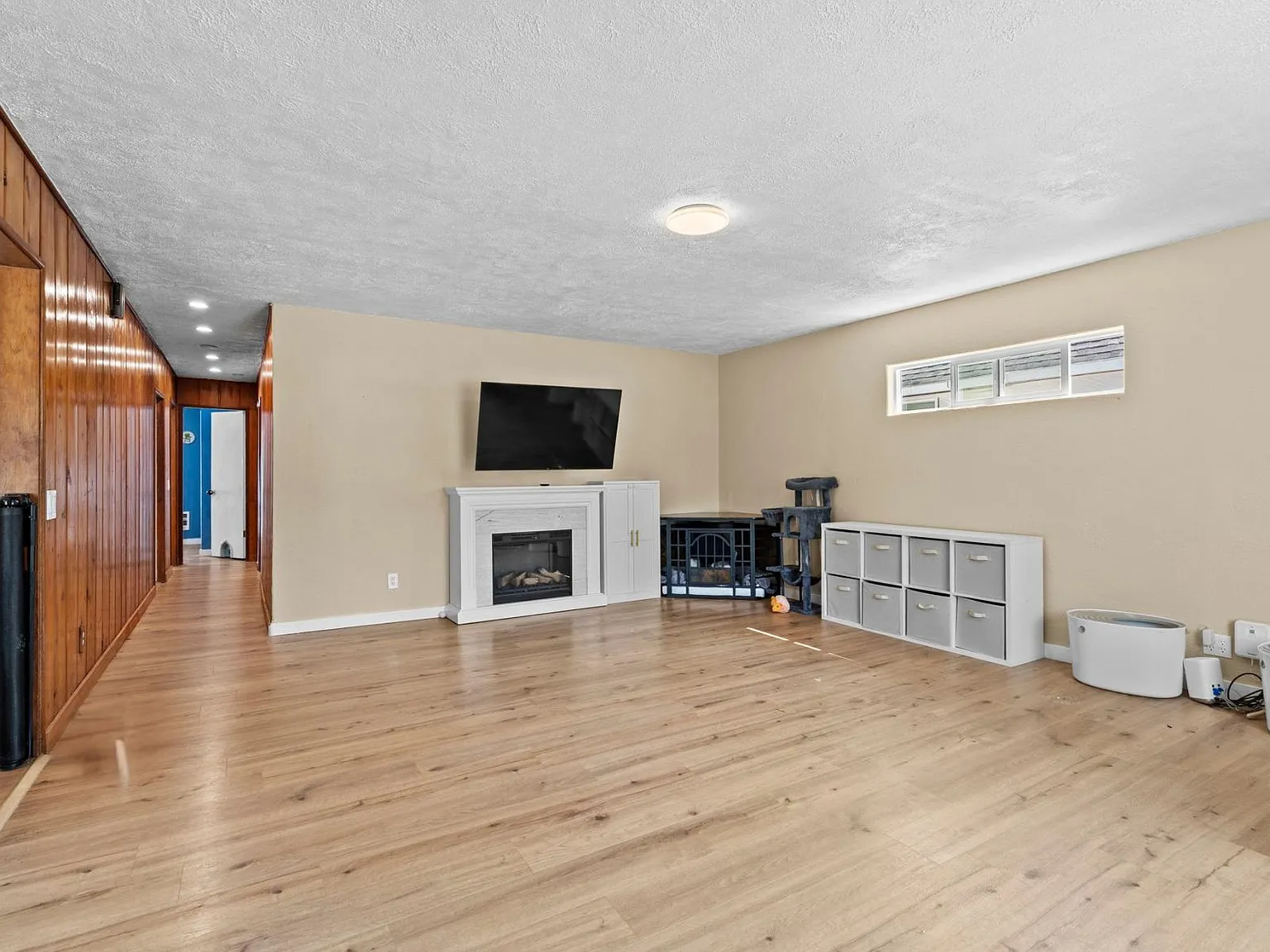 3 bed, 1160 sqft, $2,300 — Photo 2