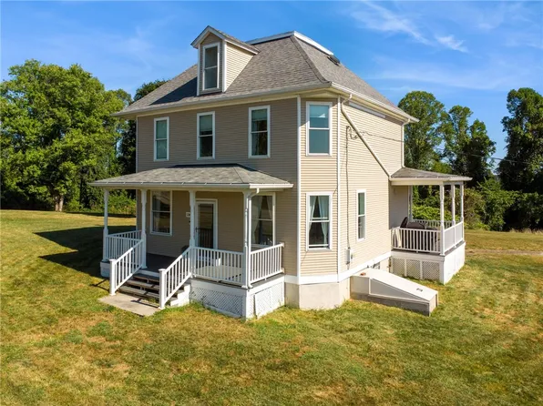 138 Chestnut St, Coal Center, PA 15423