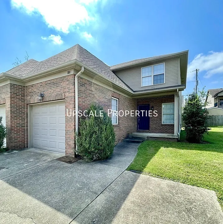 104 Lowell Ct