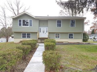 2 Rondack Rd, Middletown, NY 10941