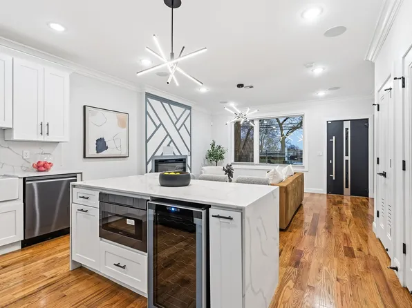 865 Summit Avenue image 11 of 38