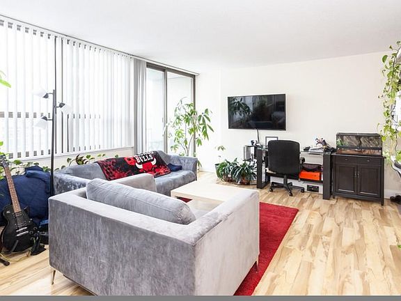 4th image of 2740 N Pine Grove Ave APT 15