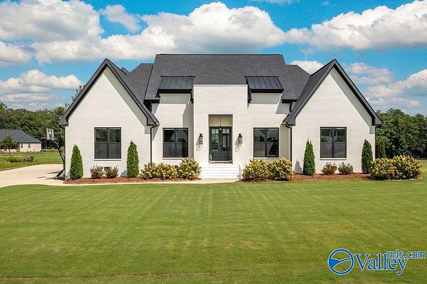 1st image of 75 Pebble Ln