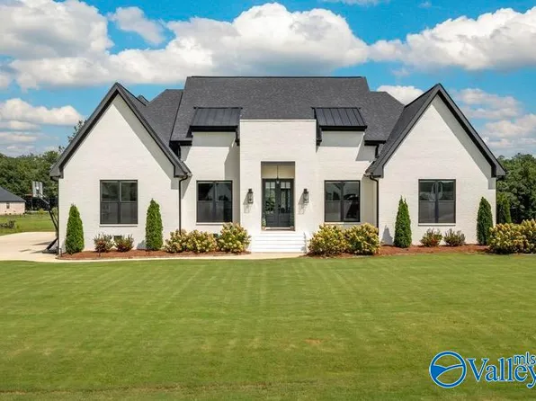 75 Pebble Ln, Gadsden, AL 35901