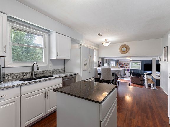 5th image of 401 Rosehill Ct