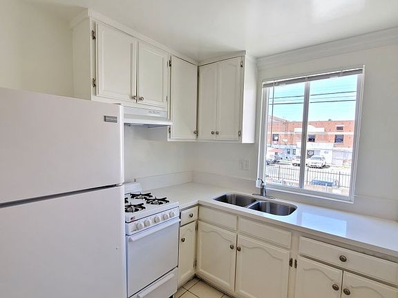 3rd image of 5445 Sierra Vista Ave APT 21