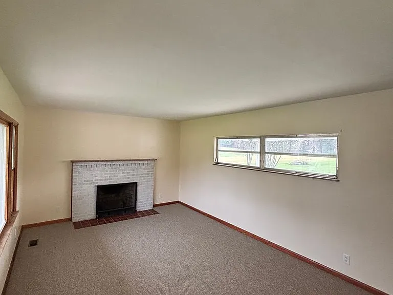 6617 Brackett Rd — Photo 2