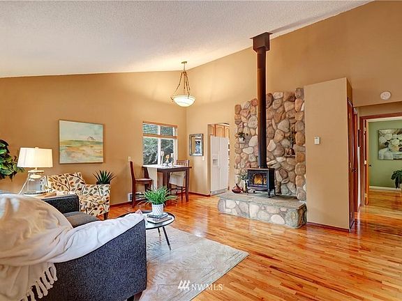 3rd image of 15659 126th Ave NE