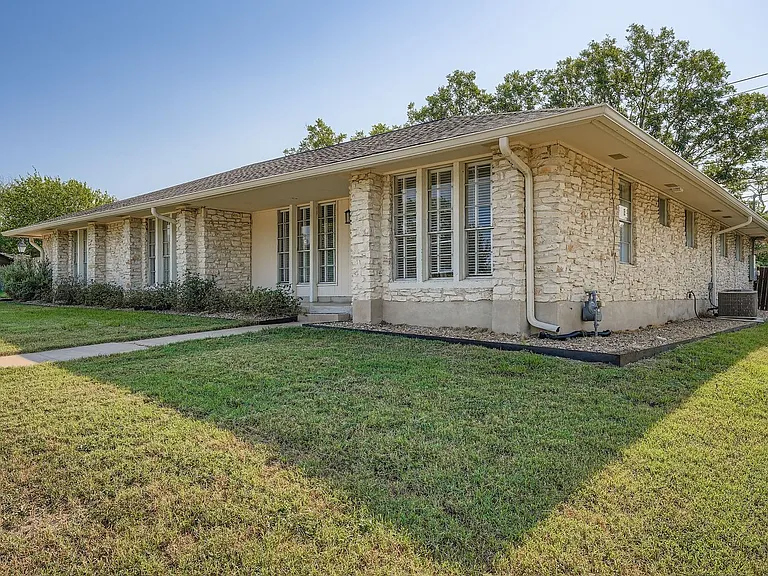 5313 Basswood Ln — Photo 4