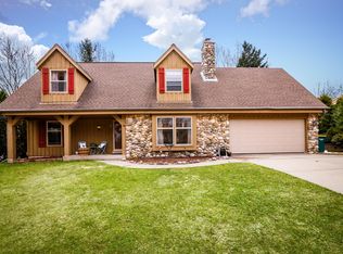 1757 Pine Ct, Grafton, WI 53024