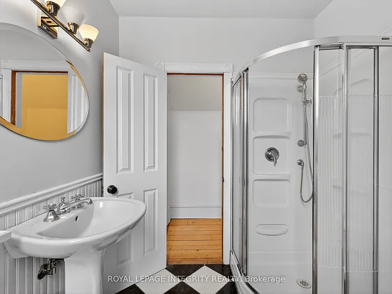56 Grosvenor Ave — Photo 22