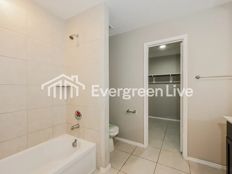 1021 Crestview Dr — Photo 9
