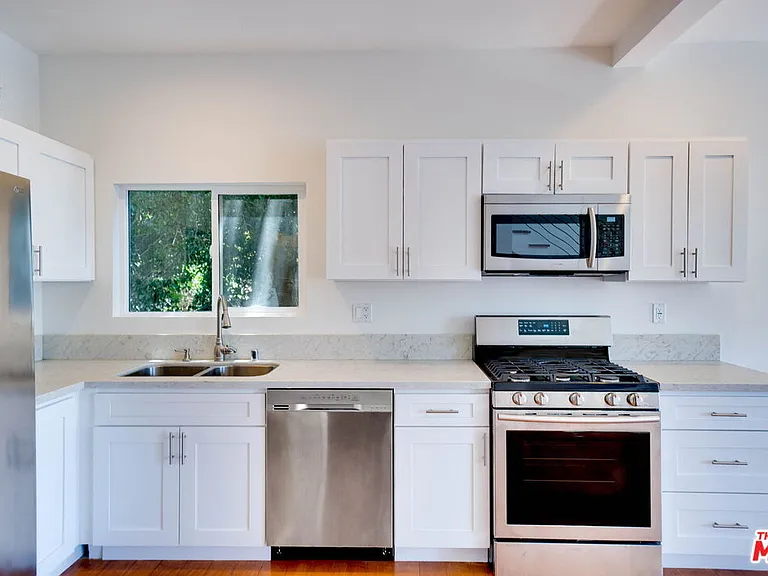 1411 Cloverfield Blvd #B — Photo 4