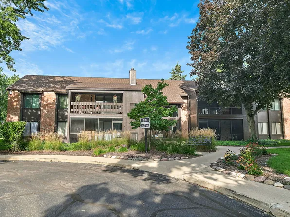 710 Saint Andrews Ln APT 22, Crystal Lake, IL 60014