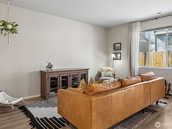 5th image of 10743 183rd Street E