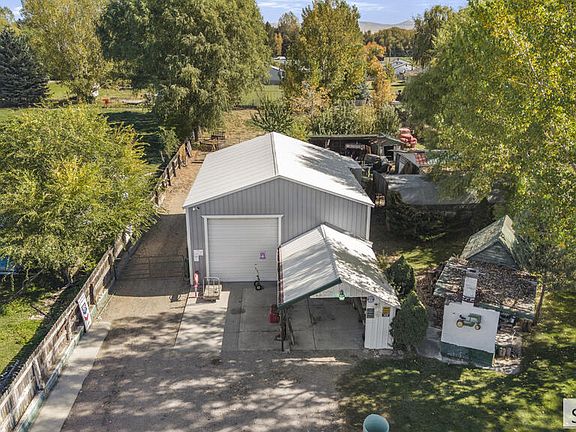 3rd image of 902 W Harmony Dr