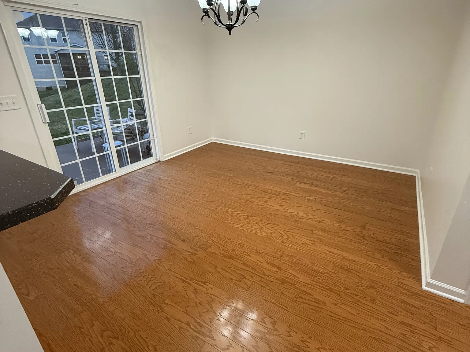 4 bed, 2.5 bath, 2516 sqft, $2,600 — Photo 2