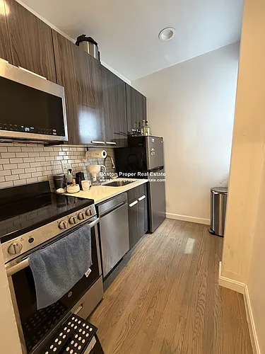 19 Peterborough St #16 Photo 1