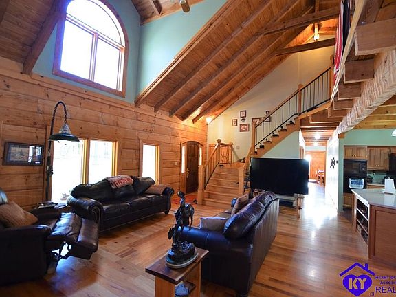5th image of 618 Lauras Ln