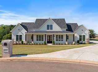 10260 Oakwood Dr, Edmond, OK 73025