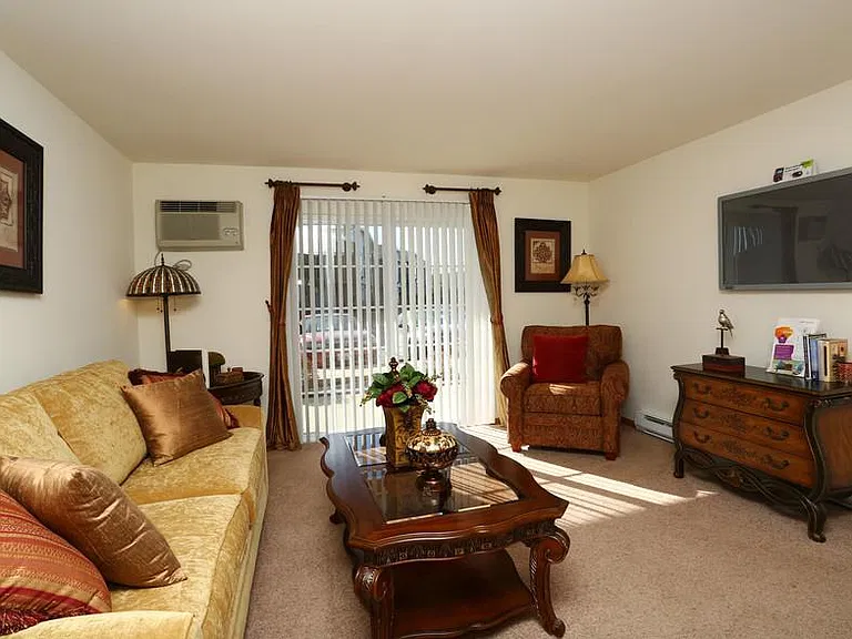 Willow Brooke Apartments — Photo 13