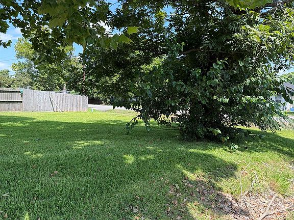 5th image of 10461 Gwen St