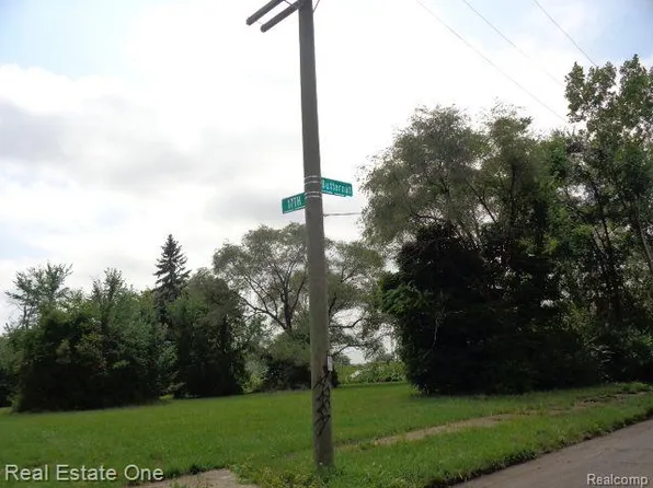 2881 17th St, Detroit, MI 48216