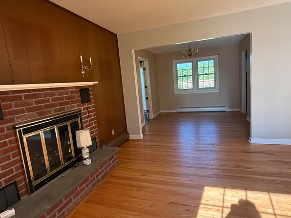 (undisclosed Address), Pleasant Valley, NY 12569