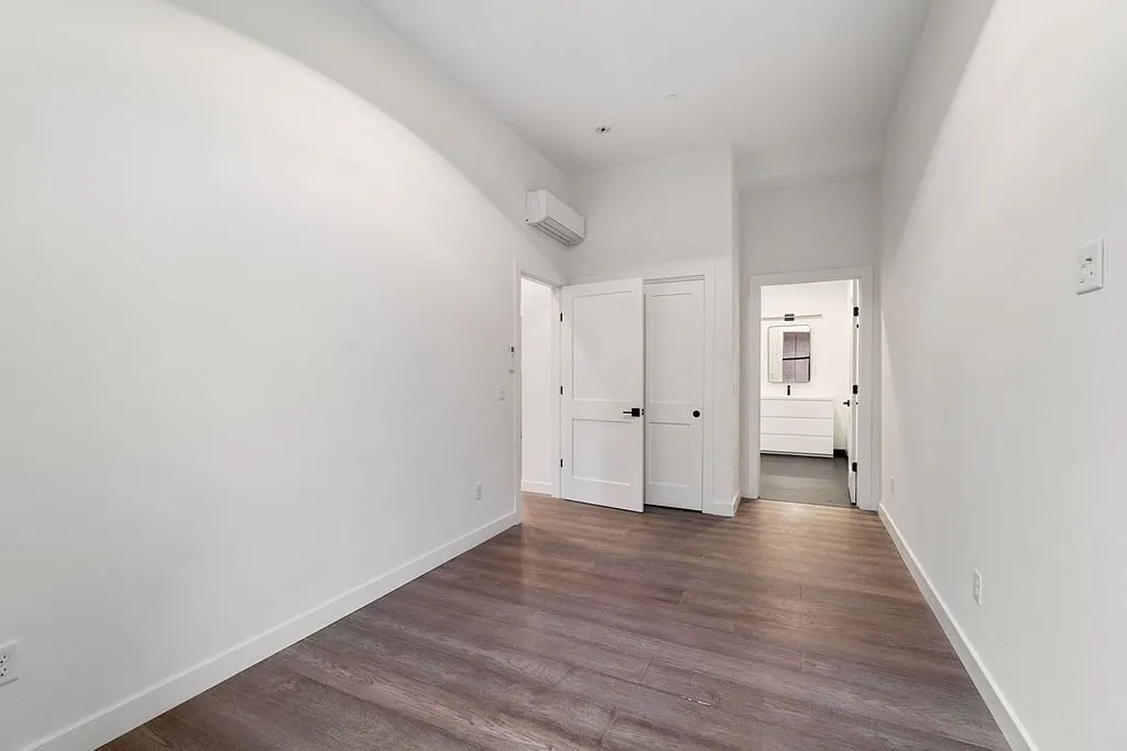 2 bed, 2.0 bath, 946 sqft, $3,400 — Photo 4