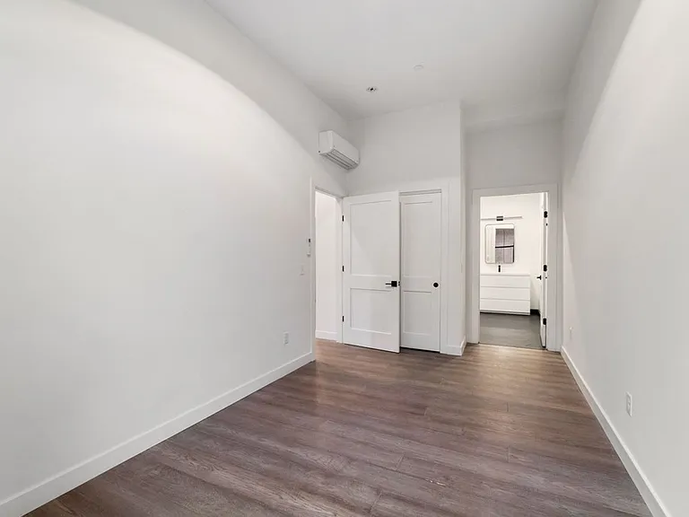 217-221 Essex St #302 — Photo 4
