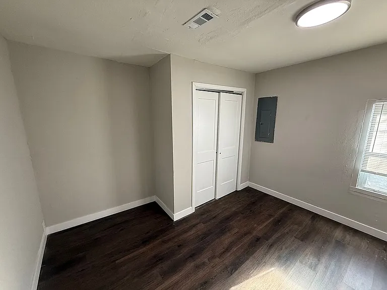 210 Highview Ave — Photo 5