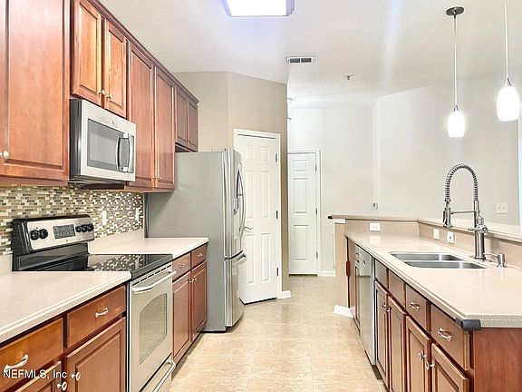 4th image of 11251 CAMPFIELD Drive #3403