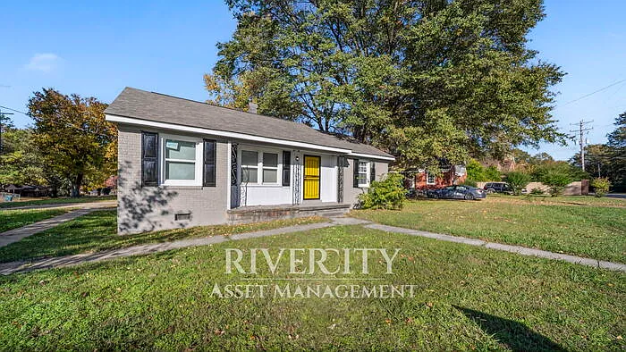 3 bed, 1.0 bath, 980 sqft, $1,170 — Photo 2