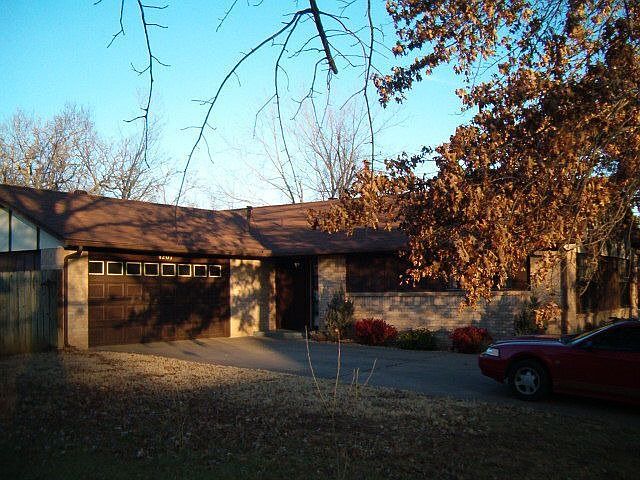 1st image of 1207 N Douglas Dr