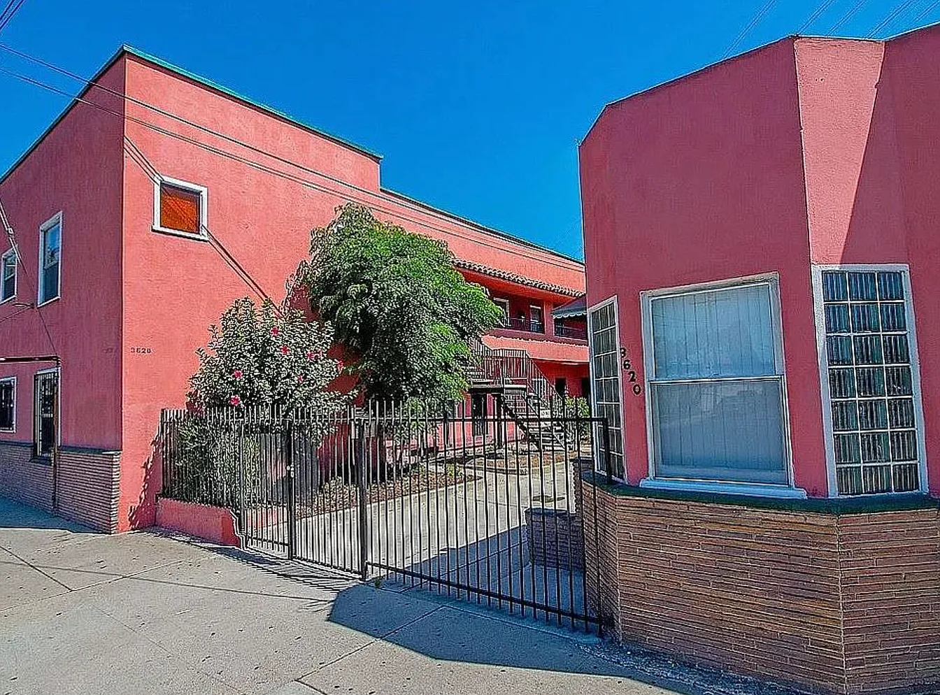 Studio, 300 sqft, $1,525 — Photo 1