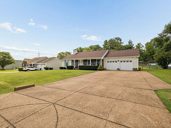 3rd image of 504 Riverview Dr