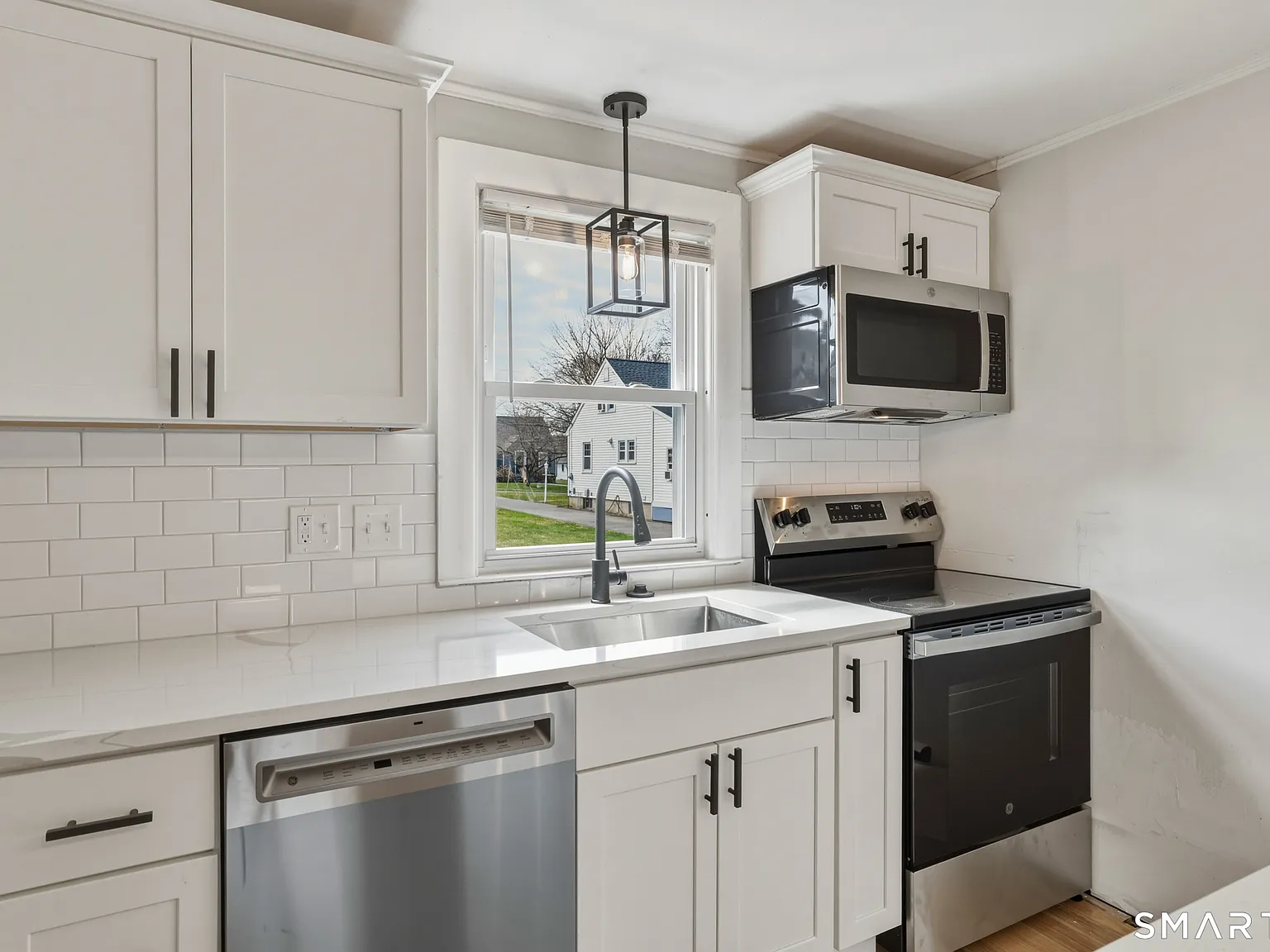 2 bed, 1.0 bath, 810 sqft, $2,300 — Photo 3